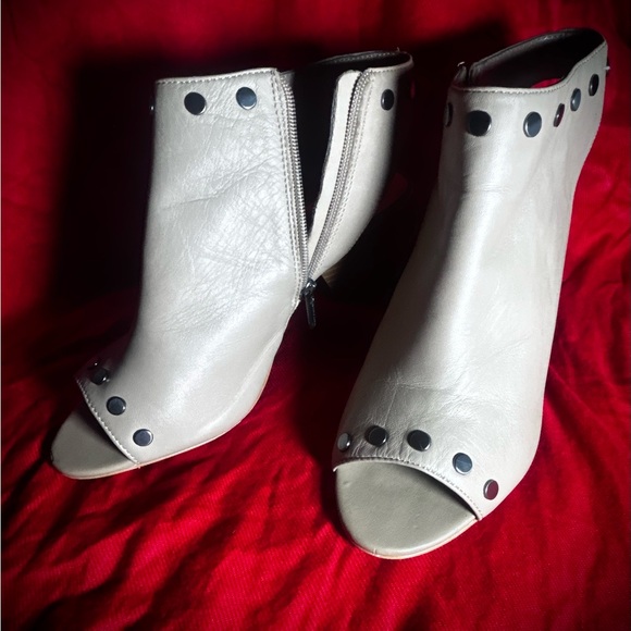 Vince Taupe Leather Footwear - Picture 4 of 15